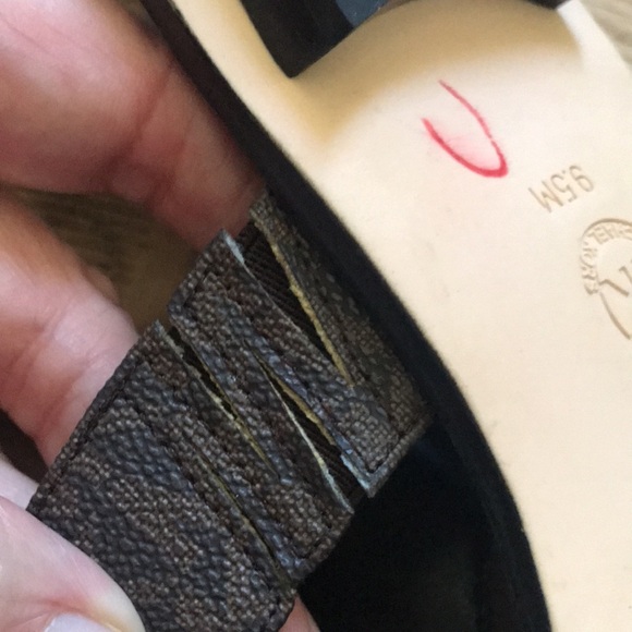 Michael Kors Monogram Sandals Sz 9.5 - Picture 4 of 15